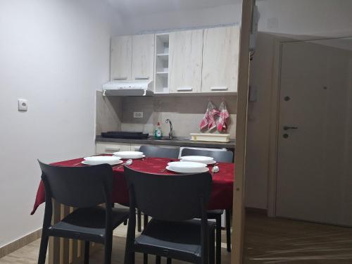 Vukan Srebrno jezero in เวลิโค กราดิสเต