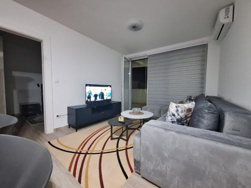 Vukan Srebrno jezero in เวลิโค กราดิสเต