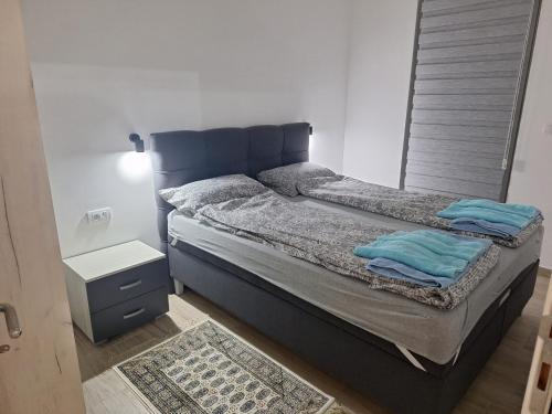 Vukan Srebrno jezero in เวลิโค กราดิสเต