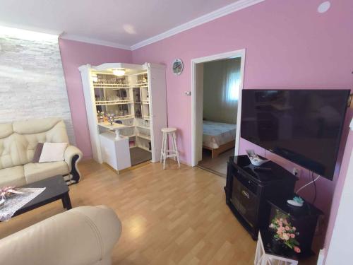 Apartment image 10