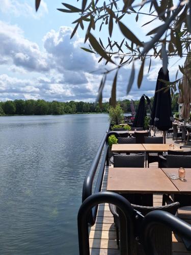 餐廳, Bosrijk gelegen vakantiehuis met optimale privacy! in 拉娜肯