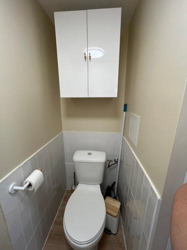 Chambre et salle de bain dans dépendance, Марсель (фото 4)