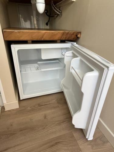 Chambre et salle de bain dans dependance in Saint-Just