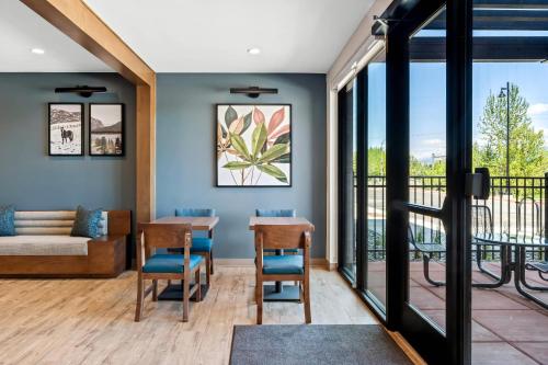 Everhome Suites Bozeman - 로비