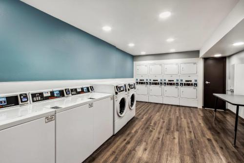 WoodSpring Suites Sumter near Shaw AFB - image 7