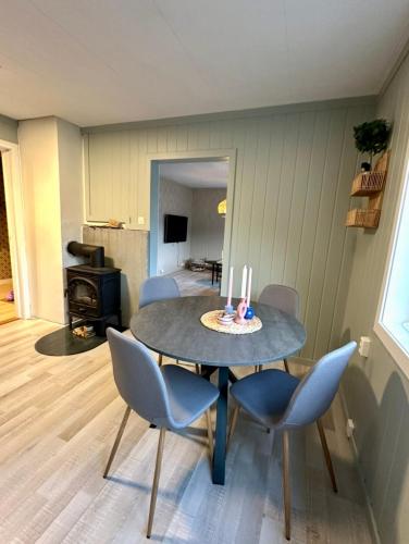 Spacious holiday home by the fjord and mountains in Måndalen