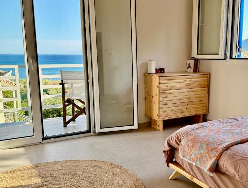 Ef Zin - Zaga Beach House in Koroni Town Center