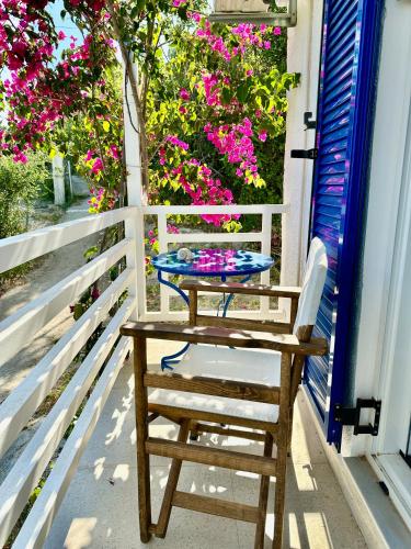 Ef Zin - Zaga Beach House in Koroni Town Center