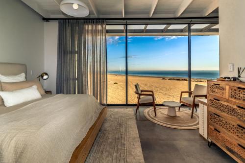 Villa Serenity Luxury Beachfront Retreat in ראנד רייפלס