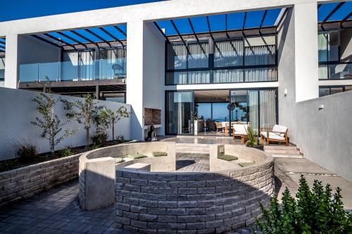 נוף חוץ, Villa Serenity Luxury Beachfront Retreat in ראנד רייפלס