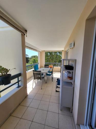 Beach 5 mins walk,Wi-fi,AC,Pool,Parking,Elevator near au petit creux