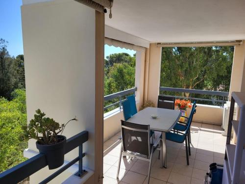 Beach 5 mins walk,Wi-fi,AC,Pool,Parking,Elevator near au petit creux