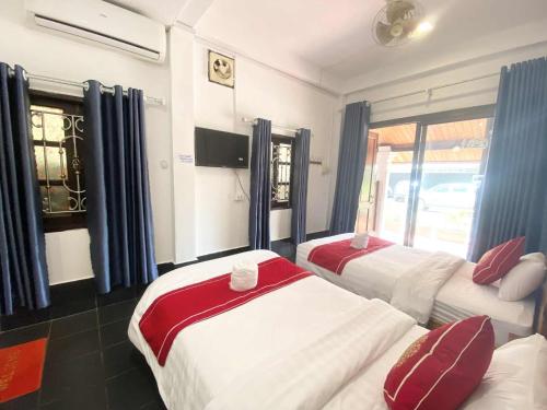 Superior Twin Room image 5