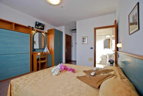 Hotel Jonni - Tap to explore photos