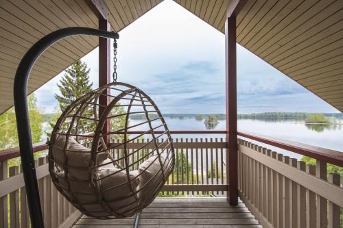 Large lakeside cabin in Tahko, No added fees in Нилсия