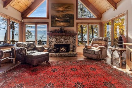 Canoe Believe It - Enjoy mountain views cook out on the Weber grill relax in Jasper, USA