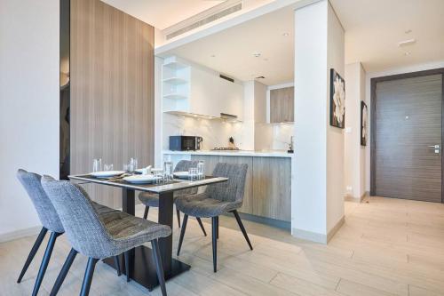 STAY BY LATINEM Luxury 1BR Holiday Home OPA2401 near Burj Khalifa, Dubai (photo 5)