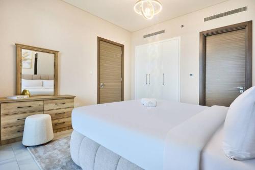 STAY BY LATINEM Luxury 1BR Holiday Home OPA2401 near Burj Khalifa, Dubai (photo 8)