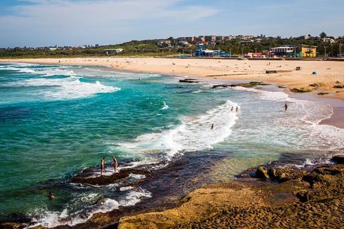 Beach, Beach-side cottage with the pool North Maroubra close to Coogee in Maroubra