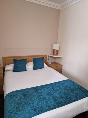 Double Room image 10
