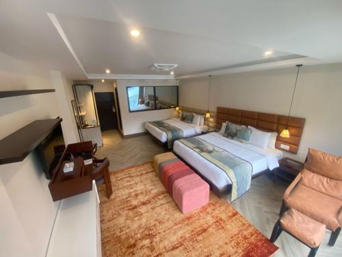 Luxus Hunza Attabad Lake Resort