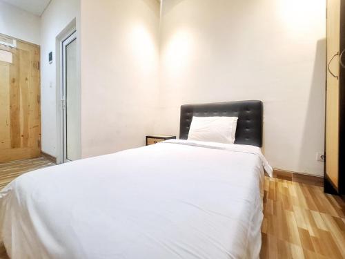 Single Room image 8
