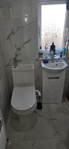 Stretford Single Bright Room, Manchester (photo 8)