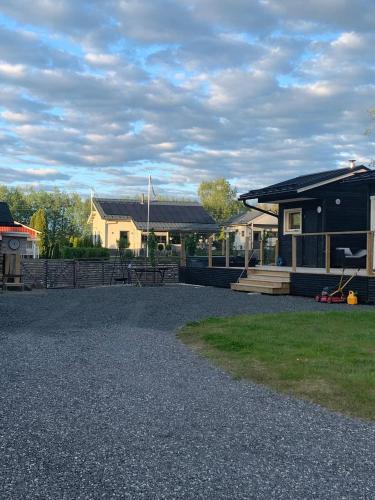 Sauna, tupa ja poreallas joen varrella, Pori (fotografie 10)