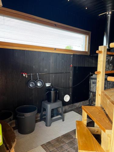 Sauna, tupa ja poreallas joen varrella, Pori (fotografie 8)