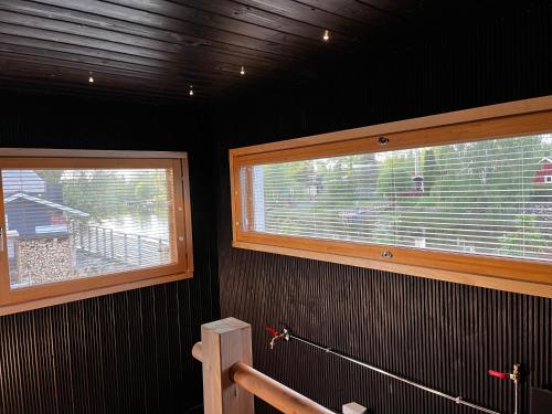Sauna, tupa ja poreallas joen varrella, Pori (fotografie 7)