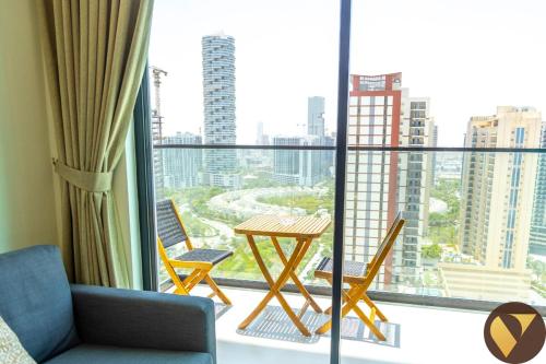 Vogue Brand New One Bedroom Apartment 16th Floor with Skyline View and access to Olympic Pool and Full Equipped GYM, Located JVC Binghatti Gardenia, Dubai (foto 3)