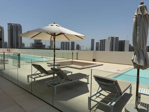 Vogue Brand New One Bedroom Apartment 16th Floor with Skyline View and access to Olympic Pool and Full Equipped GYM, Located JVC Binghatti Gardenia, Dubai (foto 4)