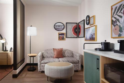 King Room - Hearing Access room in Hampton Inn by Hilton Tampa Fairgrounds Casino