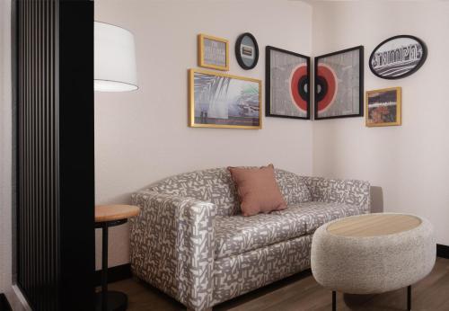 King Room image 2