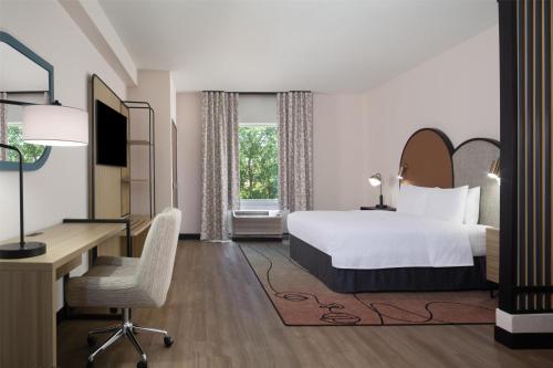 King Room - Hearing Access image 2