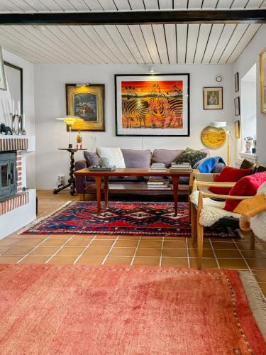 Beachfront escape with eclectic dog-lover charm in 斯米格咸恩
