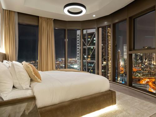Burj View 3BDR with Rooftop Infinity Pool - image 3