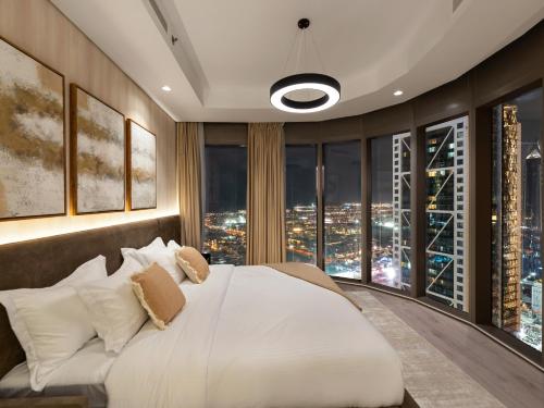 Burj View 3BDR with Rooftop Infinity Pool - image 12
