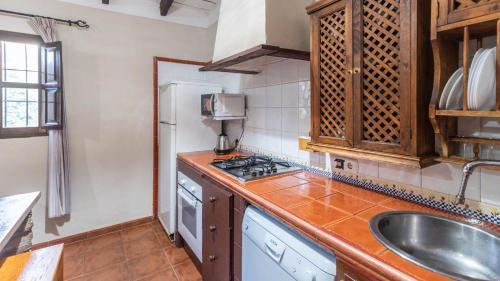 Konyha, Casa Villazo I Almáchar by Ruralidays (Casa Villazo I Almachar by Ruralidays) in El Borge