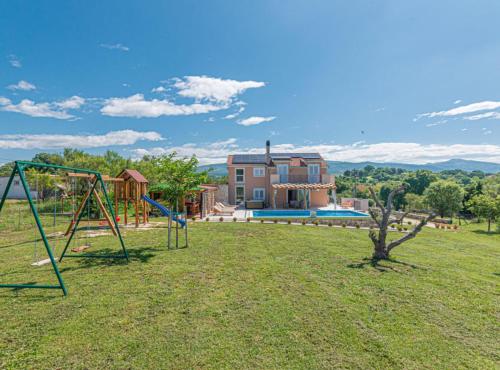 Viesnīcas āriene, Villa Maria with Outdoor Pool - Five Bedroom Villa with Outdoor Pool in Otavice