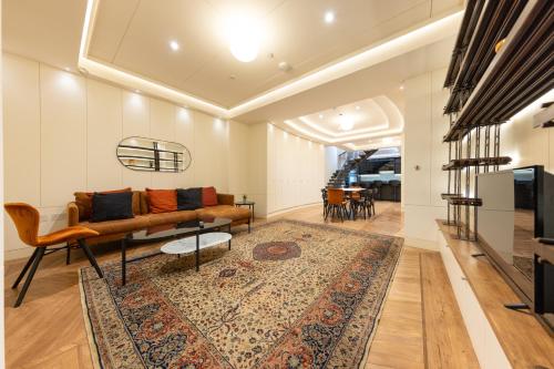 Elegant 5bdrm townhouse in Camden, London
