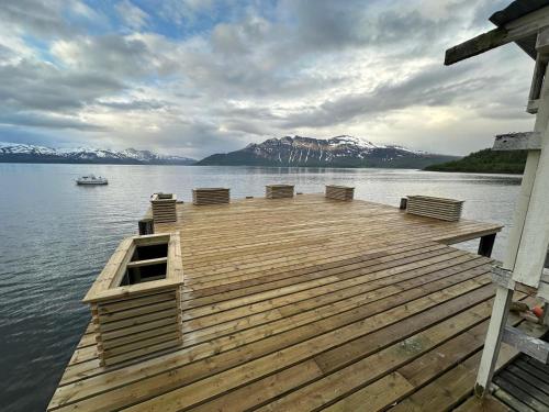 Senja Jøvika Lodge In the heart of Mallangen in Rossfjordstraumen