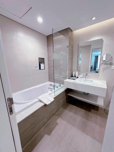 room detail thumbnail 2