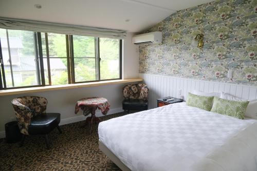 Standard Double Room with Mountain View