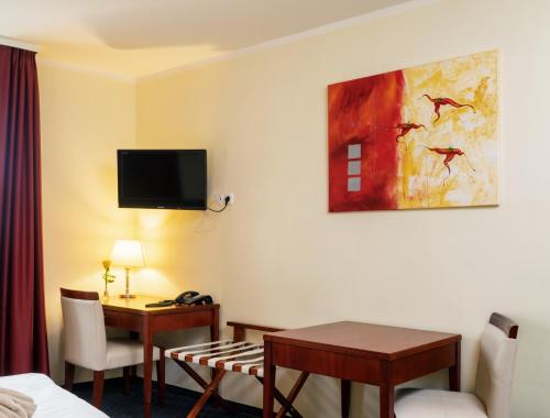 Two-Bedroom Apartment (3 Adults) image 4