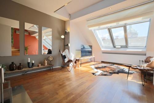 Luxury Prague Penthouse with Heated Floors, Castle Views & Rooftop Terrace, Prague (photo 7)