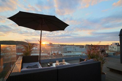 Luxury Prague Penthouse with Heated Floors, Castle Views & Rooftop Terrace, Prague (photo 2)