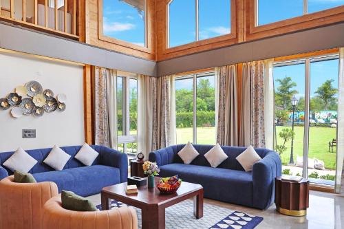 ELIVAAS Signature Esh Cottages Luxury 4BHK with Garden Pool and Entertainment Space in Kasoti