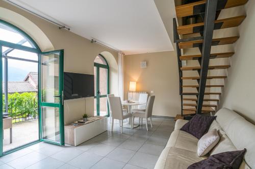 GuestHost - Flat x4 in residence with swimming pool!, Nesso (photo 4)