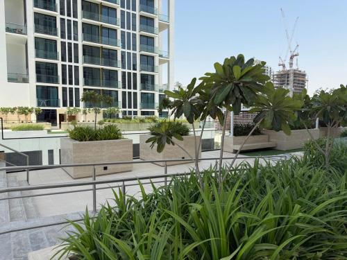 Vogue Brand New One Bedroom Apartment 16th Floor with Skyline View and access to Olympic Pool and Full Equipped GYM, Located JVC Binghatti Gardenia, Dubai (foto 5)